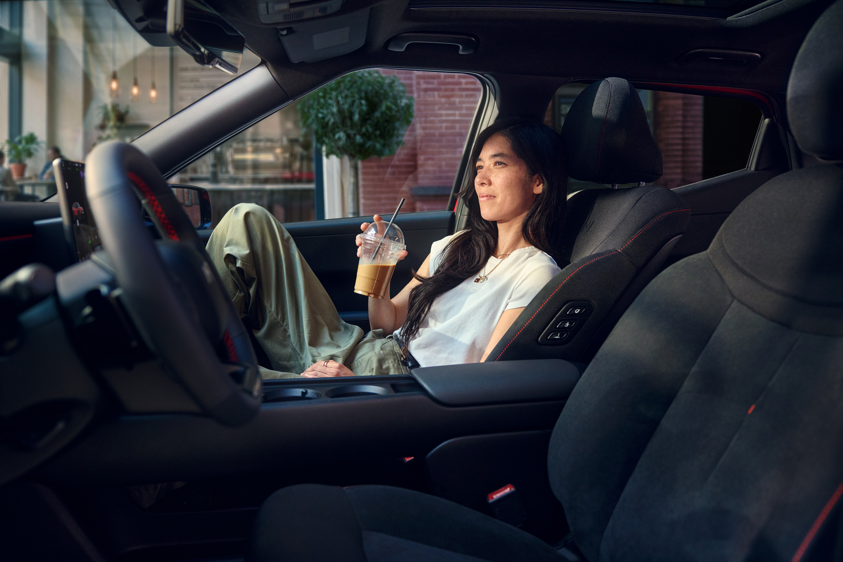 Hyundai_IONIQ-3_Interior-Seats_4_Front-Seats.jpg